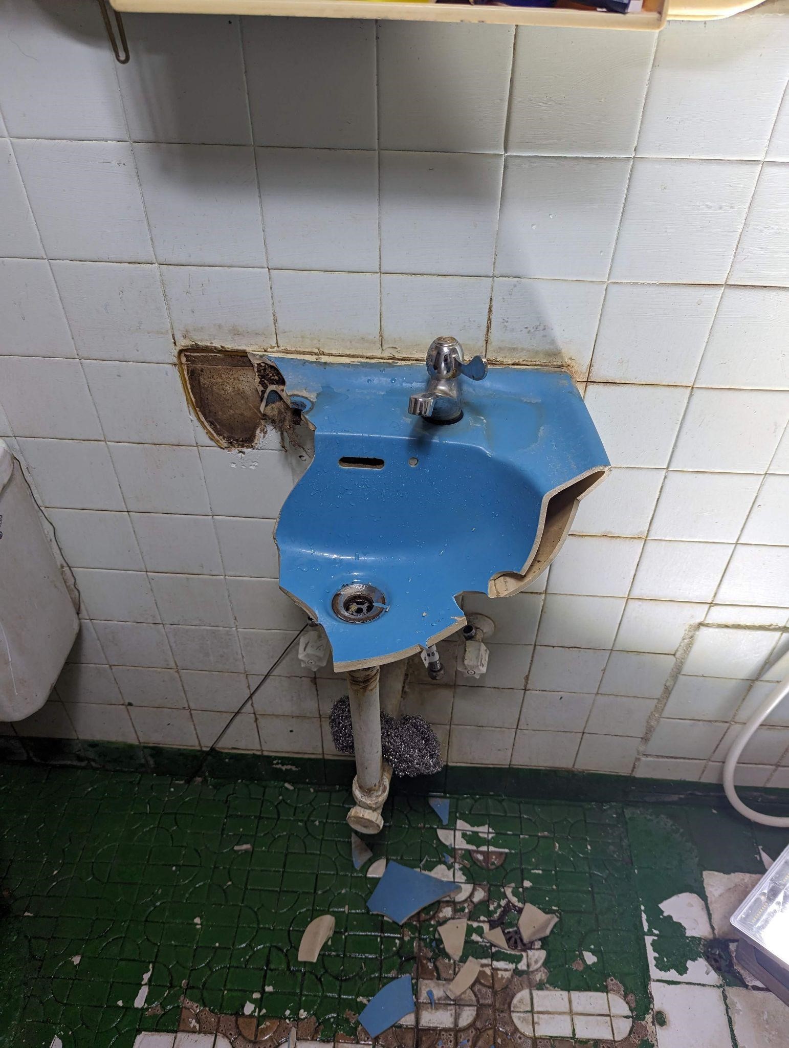 高齡長輩的居家無障礙改造:臉盆和旋鈕式水龍頭的更換